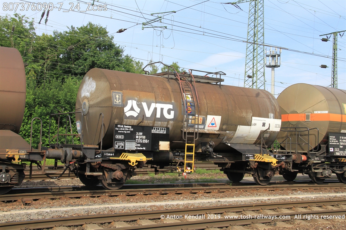807376090-7_24_Zces.JPG
